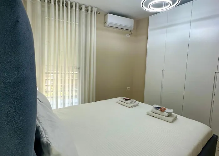 Olis Place تيرانا