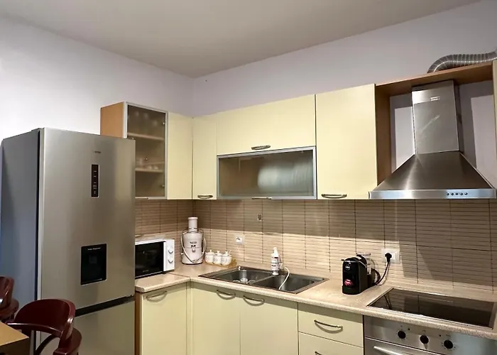 Olis Place * ティラナ